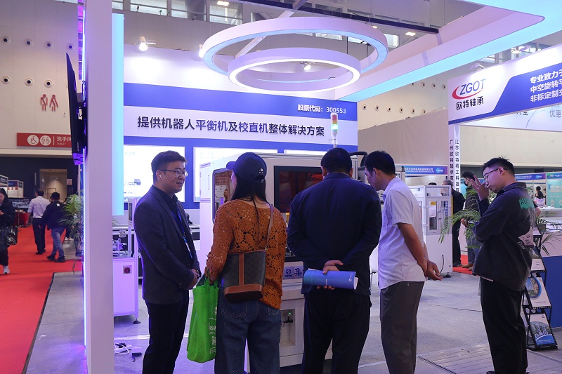 尊龙凯时人生就是博股份精彩亮相2025大湾区国际具身智能机器人产业展览会