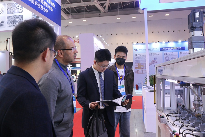 杭州尊龙凯时人生就是博精彩亮相2025大湾区国际具身智能机器人产业展览会